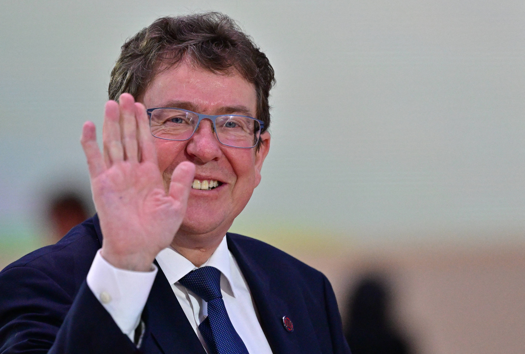 Le ministre suisse des Transports, Albert Rosti, arrivant pour la deuxième journée du sommet sur l’IA au Grand Palais à Paris.